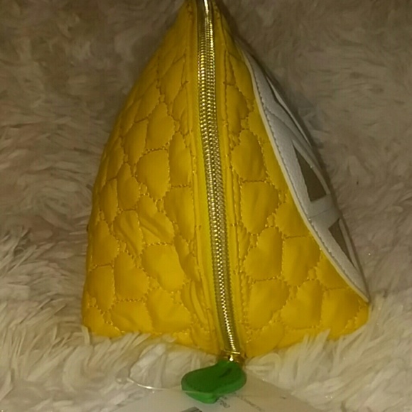 NWT Betsey Johnson Quilted Lemon Cosmetic Bag Zip - Picture 4 of 8